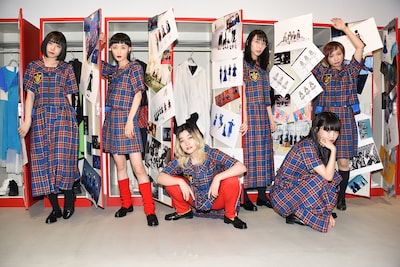 人気画像1位は「BiSH『SCHOOL OF WACK』に登場、チッチの全裸が見どころ」より、BiSH。