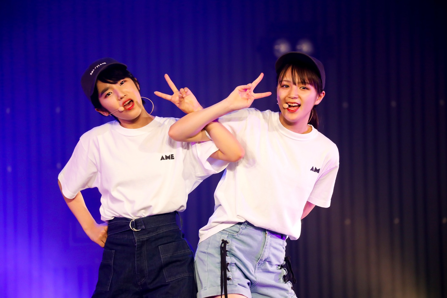 左から小島はな、愛来。（写真提供：スターダストプロモーション）