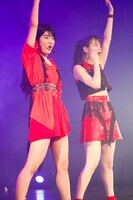 左から小島はな、愛来。（写真提供：スターダストプロモーション）