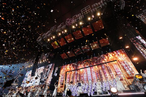 乃木坂46のライブの模様。