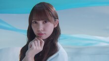 日向坂46「アザトカワイイ」ミュージックビデオより、加藤史帆。