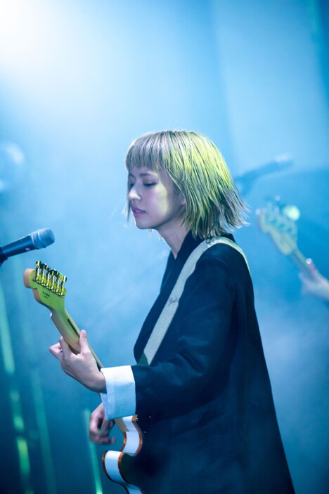 HARUNA（Vo, G）（撮影：ヤオタケシ）