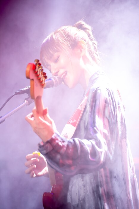MAMI（G, Vo）（撮影：ヤオタケシ）