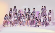 乃木坂46。左から6番目が堀未央奈。
