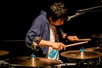 鈴木貴雄（Dr）（Photo by Viola Kam［V'z Twinkle］）