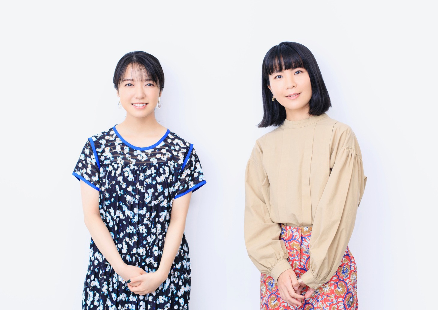 左から上白石萌音、橋本絵莉子。