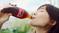 テレビCM「コカ・コーラ ゼロ 新しい時代」篇より。