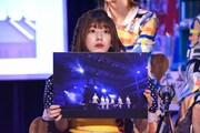 欠席の安本彩花が選んだ「ファミえん」の名場面、2019年の「星の数え方」歌唱シーンを紹介する真山りか。