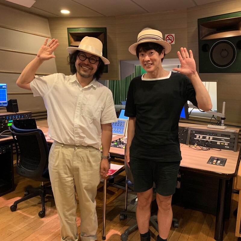 左から曽我部恵一、カジヒデキ。