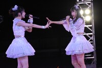 左から小泉遥香、吉川ひより。