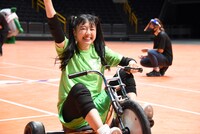 「超！ときめき▽三輪車レース」でゴールした吉川ひより。