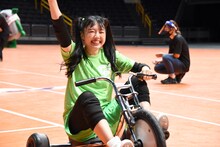 「超！ときめき▽三輪車レース」でゴールした吉川ひより。