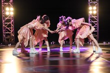 超ときめき▽宣伝部「よ～し！それなら！さいたまスーパーアリーナのセンターから、私たち超ときめき▽宣伝部です！」の様子。