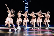 超ときめき▽宣伝部「よ～し！それなら！さいたまスーパーアリーナのセンターから、私たち超ときめき▽宣伝部です！」の様子。