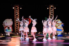 超ときめき▽宣伝部「よ～し！それなら！さいたまスーパーアリーナのセンターから、私たち超ときめき▽宣伝部です！」の様子。