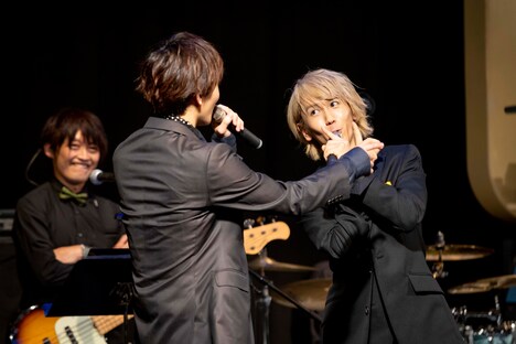 左から春斗、末吉9太郎。（撮影：牛島康介）