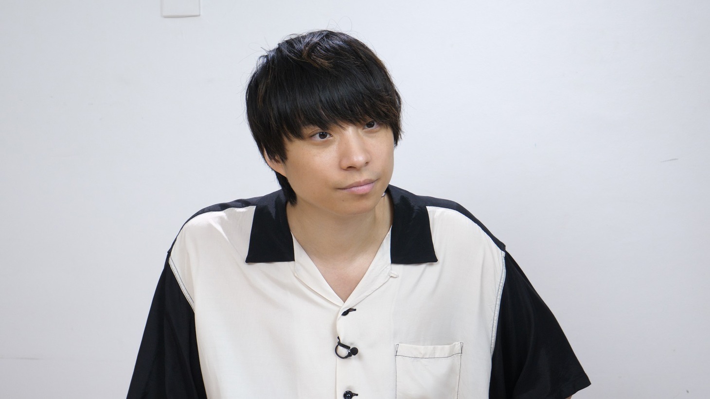 NHK Eテレ「『トライアングル』特別編 コロナの中でナニ考えた？～尾崎世界観と26人の高校生」より尾崎世界観（クリープハイプ）。