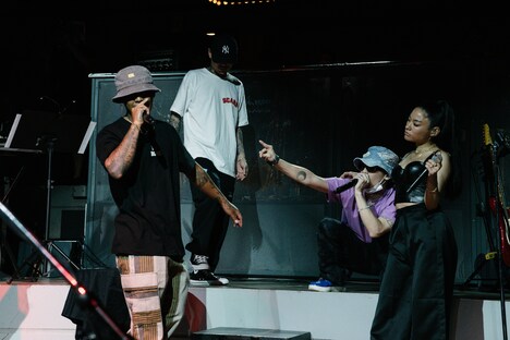 左からMonyHorse、JNKMN、PETZ、Awich。