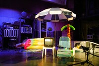 沖縄をイメージしたステージのセット。