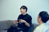 左から松島功、宮本浩志。