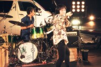 「フラカンの横浜アリーナ -リモートライヴ編- ～生き続けてる事は最大のメッセージ！～」の様子。（撮影：新保勇樹）