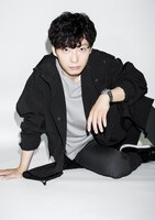 「『MIU404』公式メモリアルブック」より、星野源。