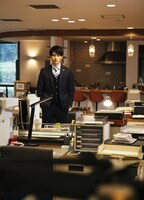 「『MIU404』公式メモリアルブック」より、岡田健史。