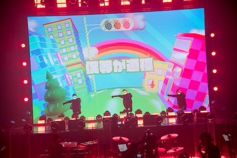 ころん、るぅと、莉犬による“信号機組”。