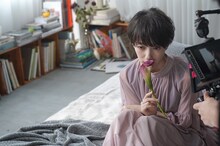 波瑠。いきものがかり「きらきらにひかる」ミュージックビデオのメイキング映像。