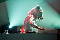 DJ Santa Monica（Dj, Sampling）（撮影：酒井ダイスケ）