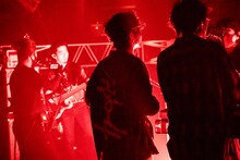 「King Gnu Streaming Live」の様子。（Photo by Kosuke Ito）