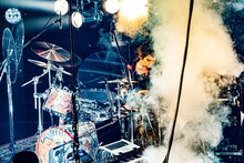 勢喜遊（Dr, Sampler）（Photo by Kosuke Ito）