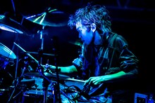 勢喜遊（Dr, Sampler）（Photo by Kosuke Ito）