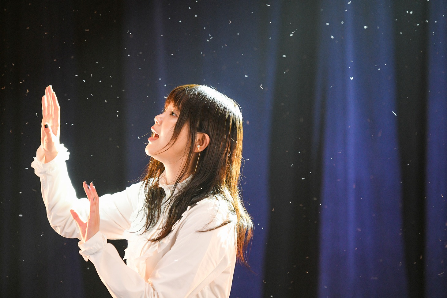 吉岡聖恵（Vo）いきものがかり「きらきらにひかる」ミュージックビデオのメイキング映像。