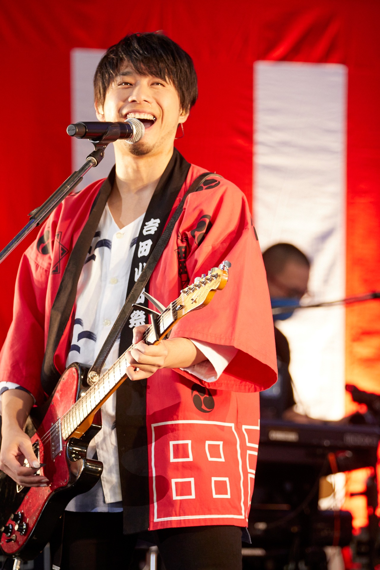 吉田結威（G, Vo）