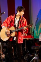 吉田結威（G, Vo）