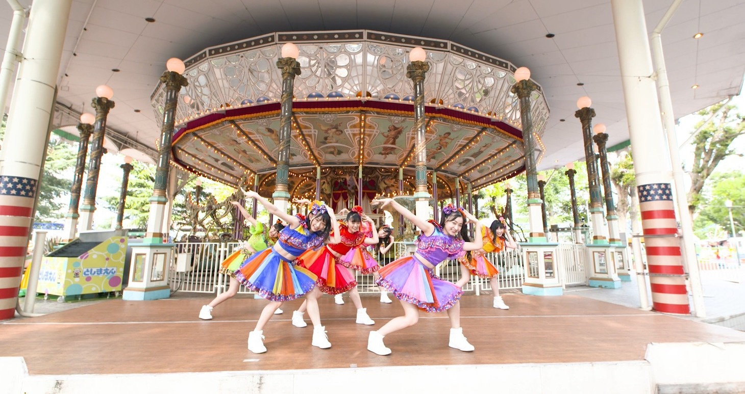 東京・としまえんでパフォーマンスする超ときめき▽宣伝部。（写真提供：エイベックス）