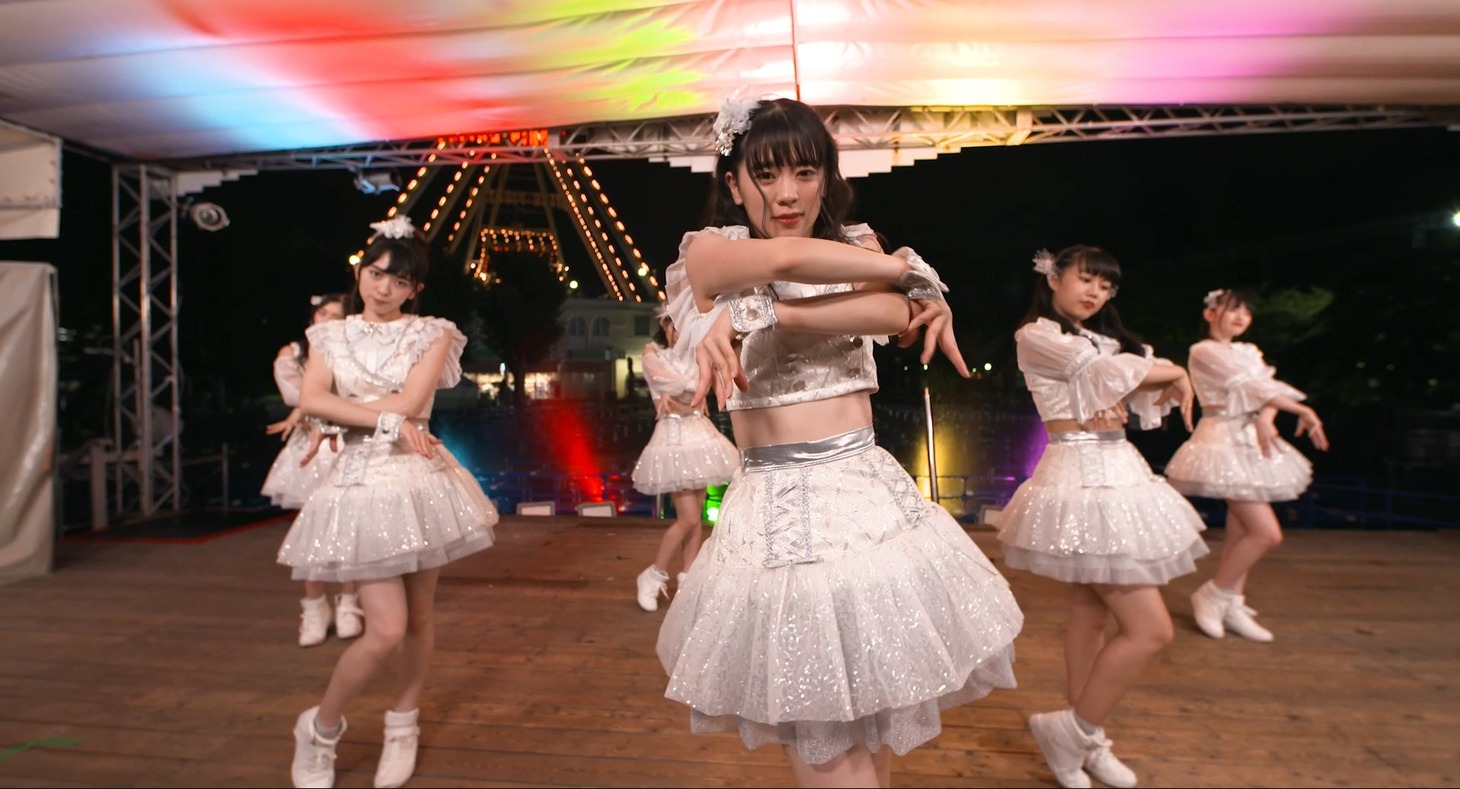 東京・としまえんでパフォーマンスする超ときめき▽宣伝部。（写真提供：エイベックス）