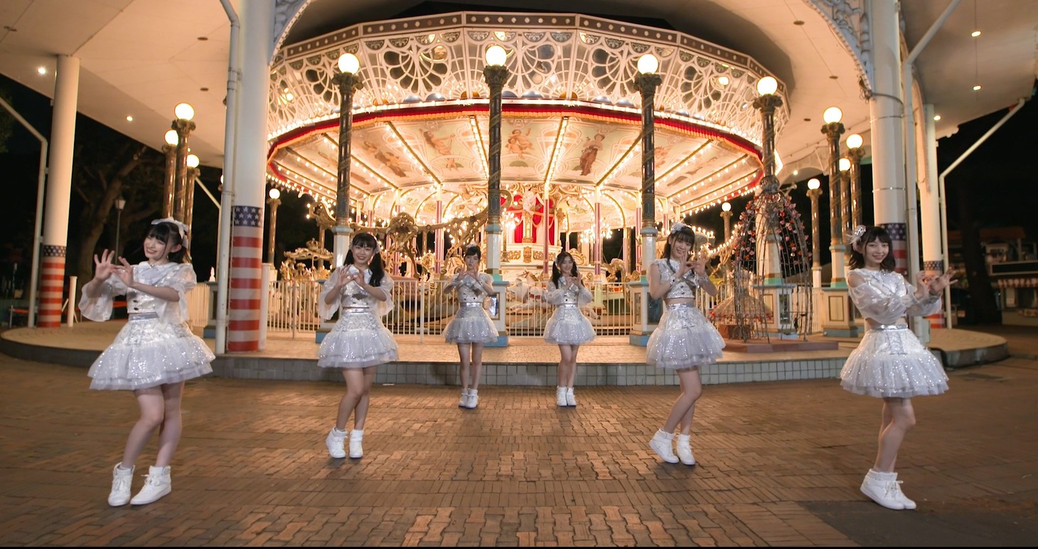 東京・としまえんでパフォーマンスする超ときめき▽宣伝部。（写真提供：エイベックス）
