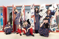 「SCHOOL OF WACK」を訪れたBiSH。