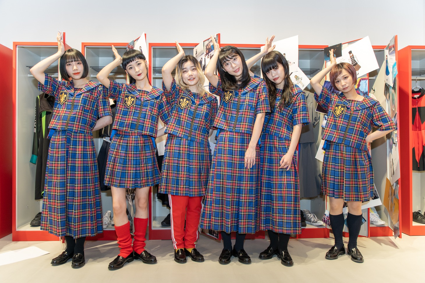 「SCHOOL OF WACK」を訪れたBiSH。