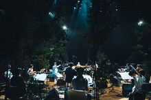 蓮沼執太フィル「#フィルAPIスパイラル」の様子。（撮影：後藤武浩）