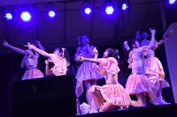 超ときめき▽宣伝部による東京・としまえんファイナルライブの様子。