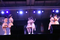 超ときめき▽宣伝部による東京・としまえんファイナルライブの様子。