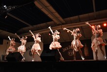 超ときめき▽宣伝部による東京・としまえんファイナルライブの様子。