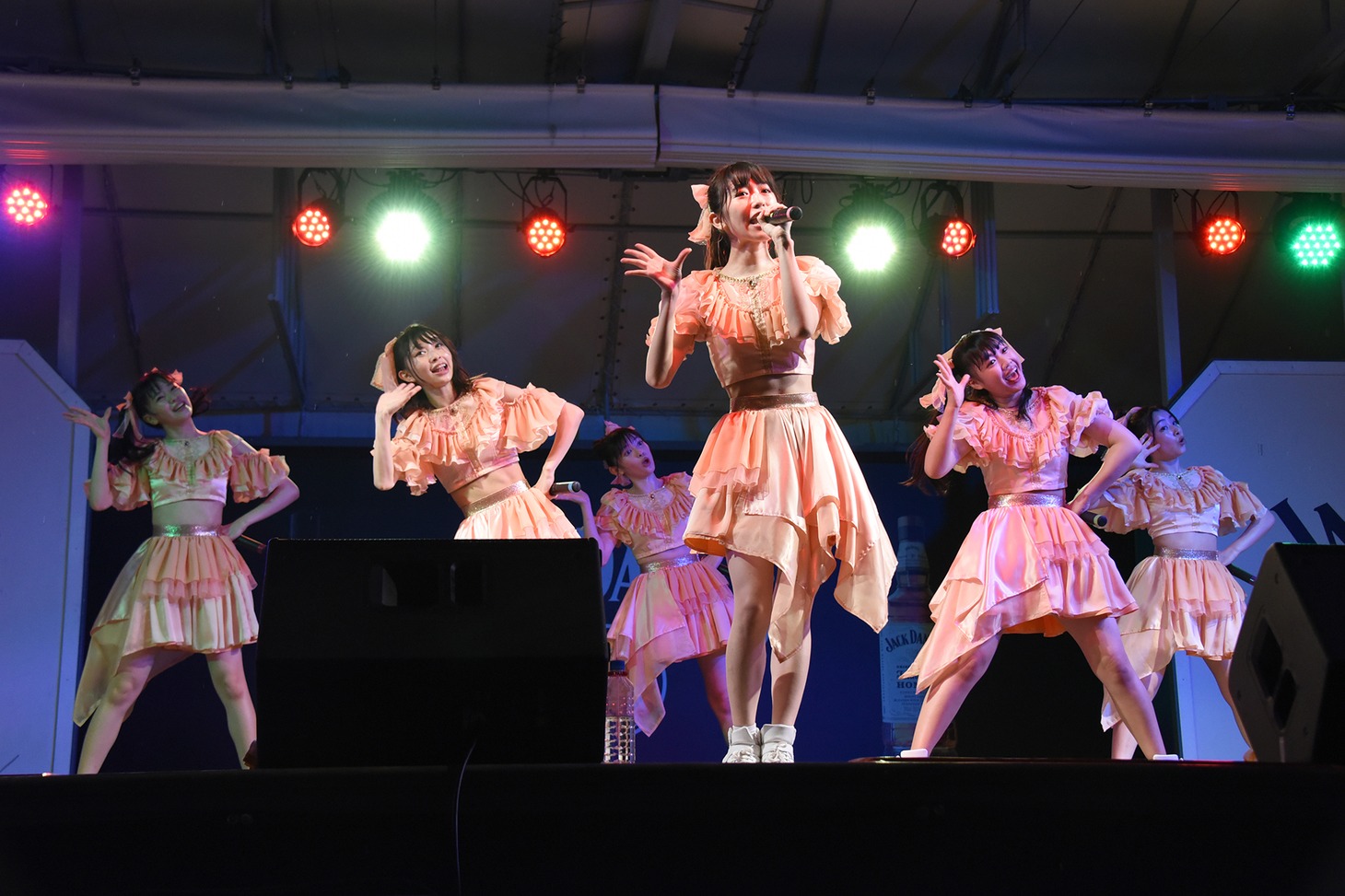 超ときめき▽宣伝部による東京・としまえんファイナルライブの様子。