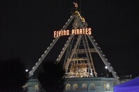 それいゆステージの向かいにある人気アトラクション・フライングパイレーツ。