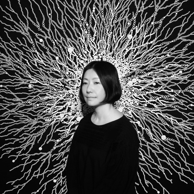 CMセットを手がけたバルーンアーティストのRie Hosokai（DAISY BALLOON）。