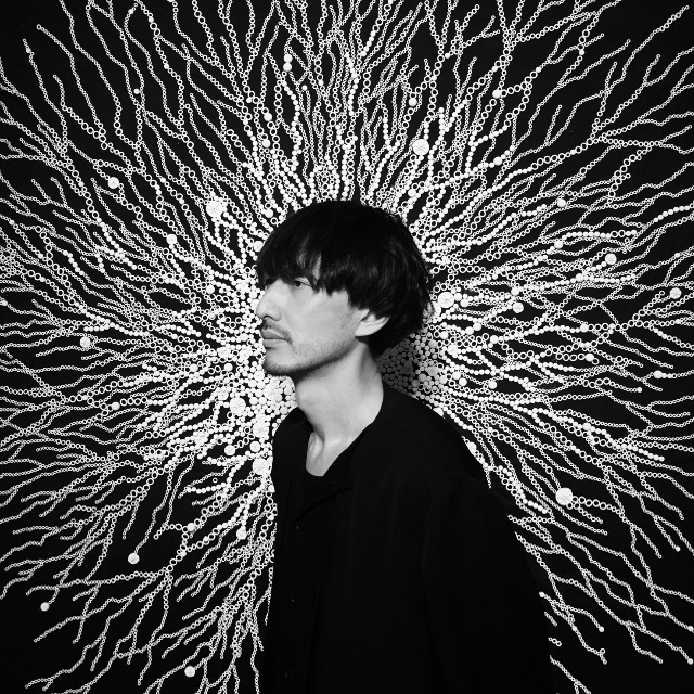 CMセットを手がけたアートディレクターのTakashi Kawada（DAISY BALLOON）。