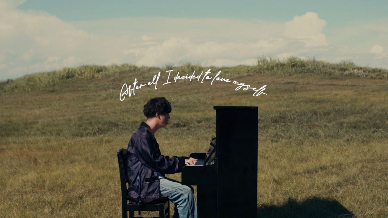 DENIMS「I'm」ミュージックビデオのサムネイル。
